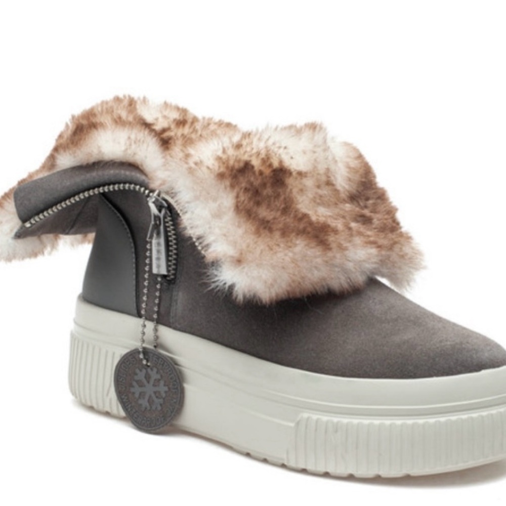 Gray Slip-On Sneakers with Chunky Sole and Minimalist Design by J slide
